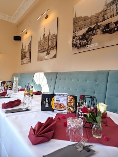 Festlich dekorierter Tisch